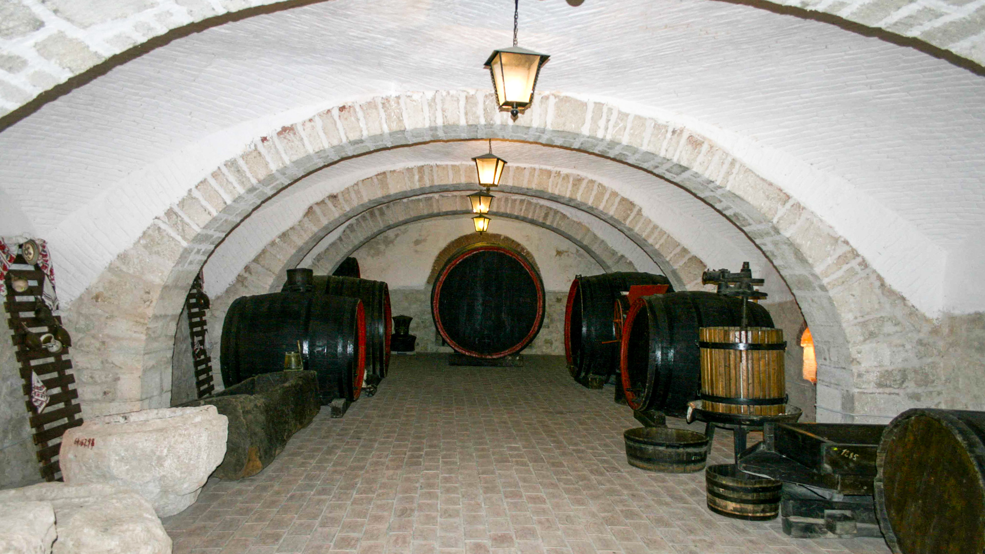 dealu mare wine tasting tour